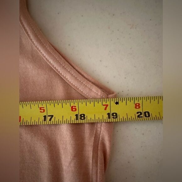 Pink tank top with flip flop graphic on front - Picture 4 of 6